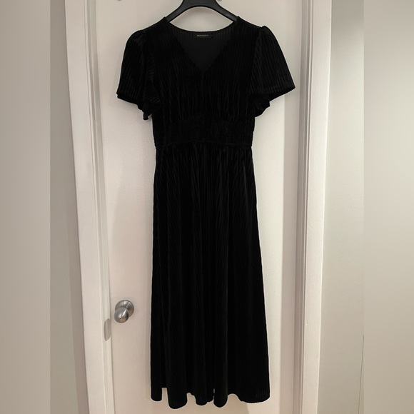 Merokeety Floor Length Black Velvet Dress, Size Medium - Picture 4 of 7